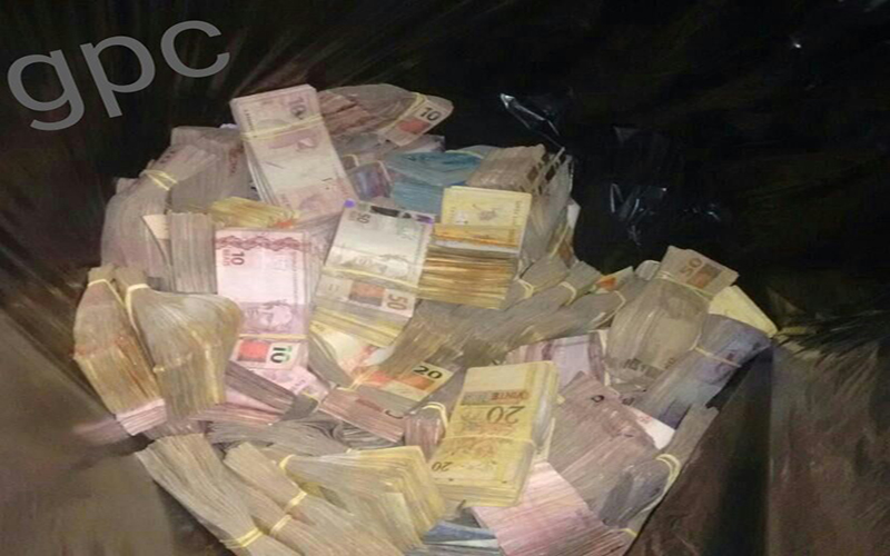 
        
            Vigilante que fazia reféns no banco do brasil é preso
        
    