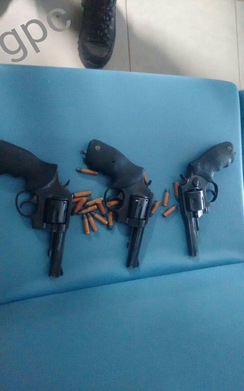 
        
            Vigilante que fazia reféns no banco do brasil é preso
        
    