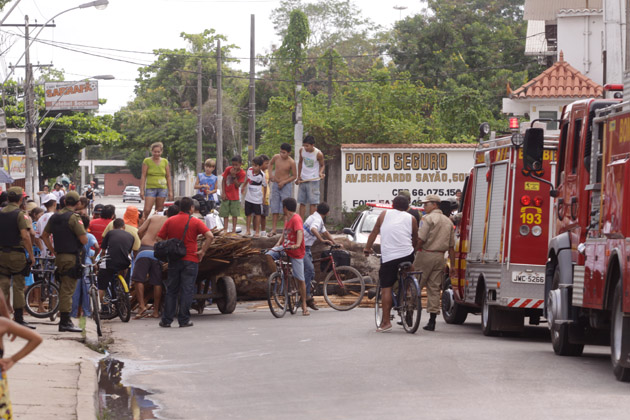 
        
            Protesto de moradores fecha Bernardo Sayão
        
    