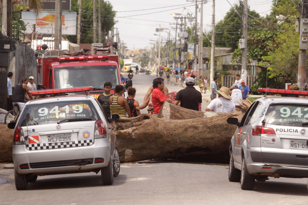 
        
            Protesto de moradores fecha Bernardo Sayão
        
    