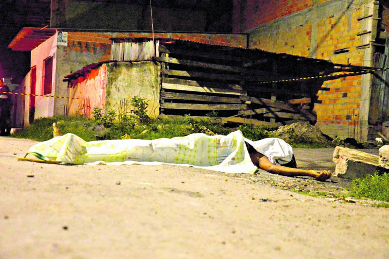 
        
            Grávida é assassinada com 3 tiros
        
    
