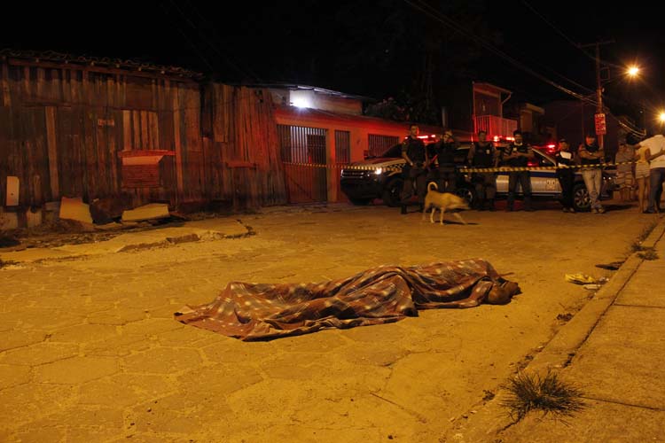 
        
            Homem é morto no Jurunas com três tiros
        
    