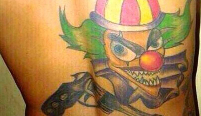 
        
            Veja significado de tatuagens usadas nas cadeias
        
    