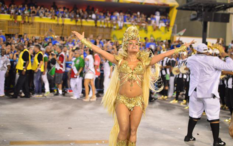 
        
            Musas dão show em desfiles no Rio
        
    