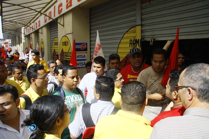 
        
            Protesto de comerciários no comércio
        
    