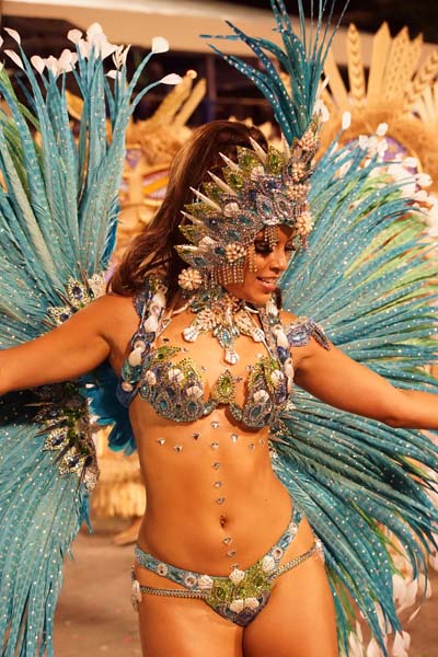 
        
            Famosas esbanjam beleza no 2º dia do Carnaval 
        
    