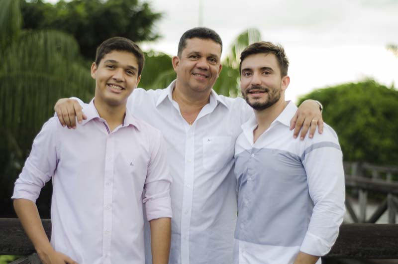 
        
            DOL homenageia pais com galeria de fotos
        
    