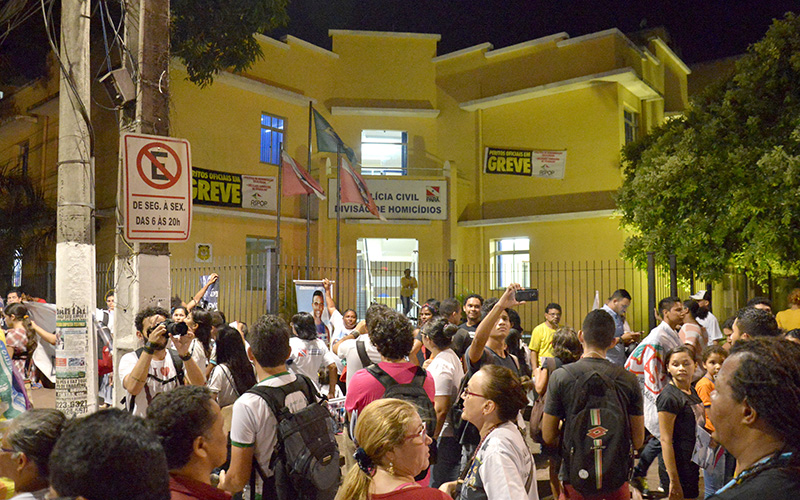 
        
            Ato relembra um ano de chacina em Belém
        
    