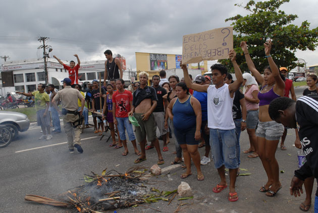 
        
             Protesto interdita a rodovia BR-316 
        
    