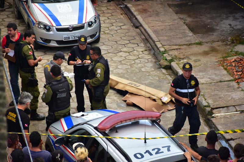 
        
            Assassinato durante mudança na Passagem Lava Pés
        
    