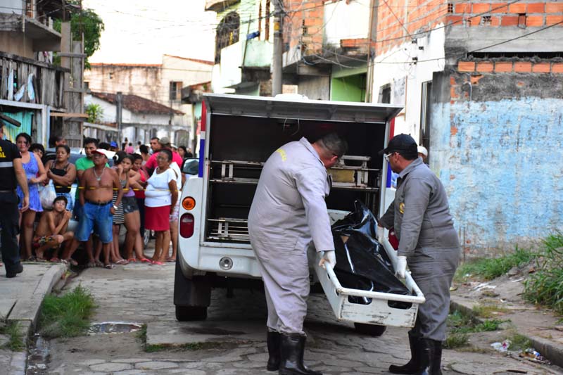 
        
            Assassinato durante mudança na Passagem Lava Pés
        
    