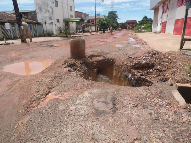 
        
            Moradores fazem protesto em Ananindeua
        
    