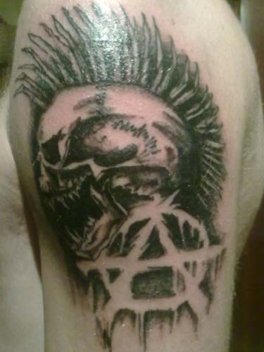 
        
            Veja significado de tatuagens usadas nas cadeias
        
    