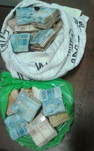 
        
            Polícia desarticula esquema da venda de CNH
        
    