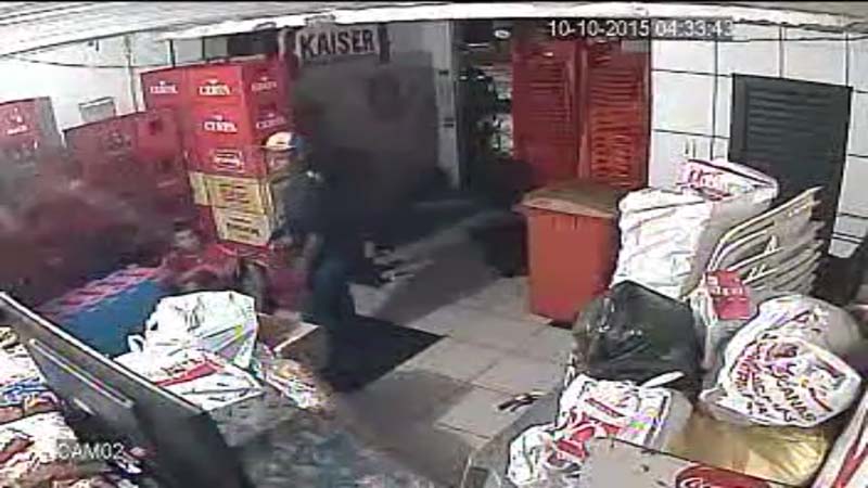 
        
            Dupla leva R$ 5 mil de bar no bairro do Marco
        
    