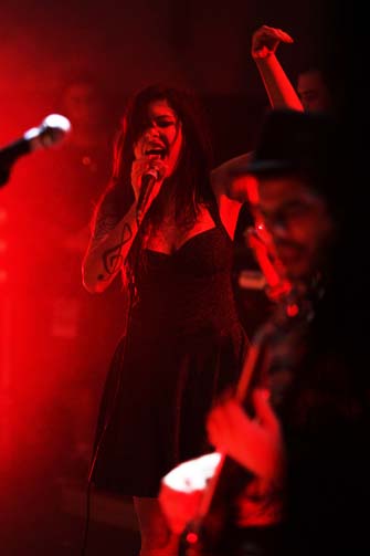 
        
            Pitty leva mais de 2 mil fãs ao delírio na AP
        
    