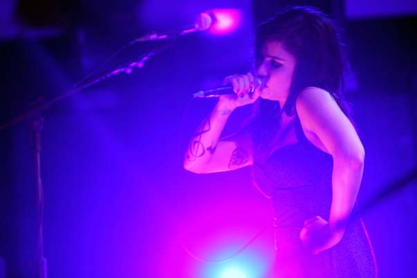 
        
            Pitty leva mais de 2 mil fãs ao delírio na AP
        
    