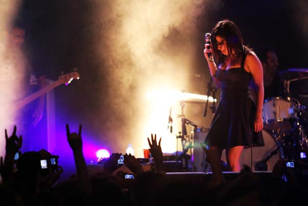 
        
            Pitty leva mais de 2 mil fãs ao delírio na AP
        
    