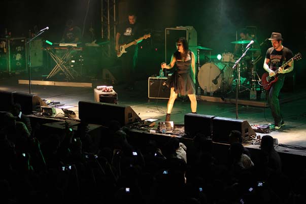 
        
            Pitty leva mais de 2 mil fãs ao delírio na AP
        
    