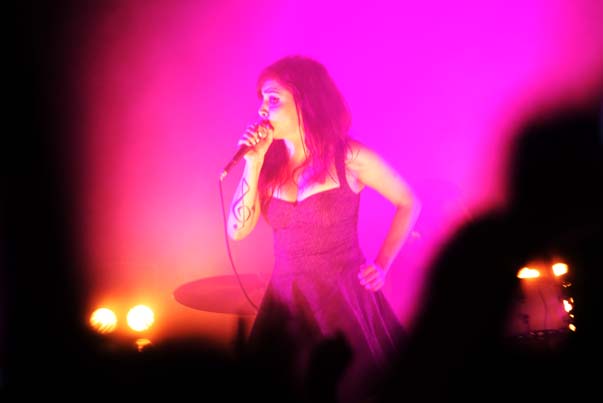 
        
            Pitty leva mais de 2 mil fãs ao delírio na AP
        
    