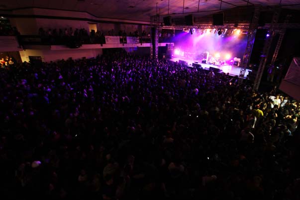 
        
            Pitty leva mais de 2 mil fãs ao delírio na AP
        
    