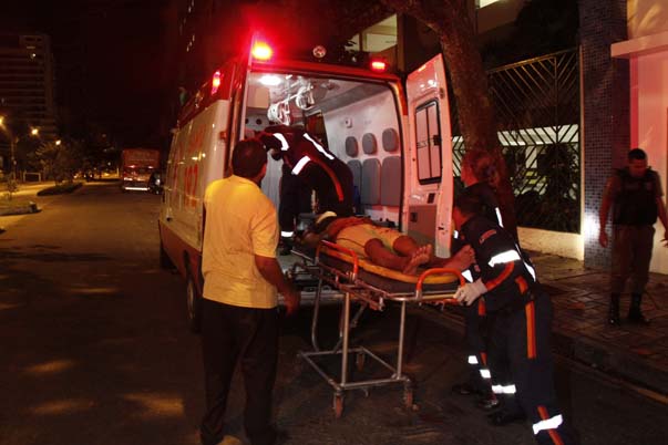 Um travesti morre e dois são baleados no Marco