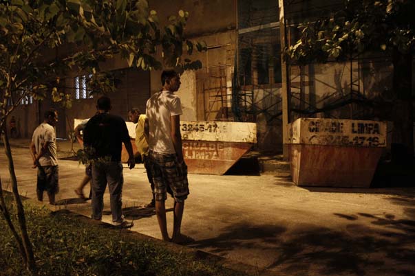 
        
            Um travesti morre e dois são baleados no Marco
        
    
