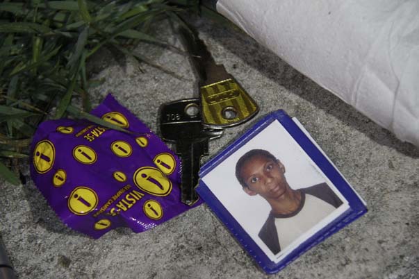 
        
            Um travesti morre e dois são baleados no Marco
        
    