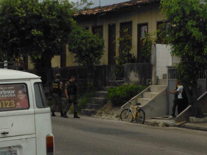 
        
            Dupla faz refém durante tentativa de assalto
        
    