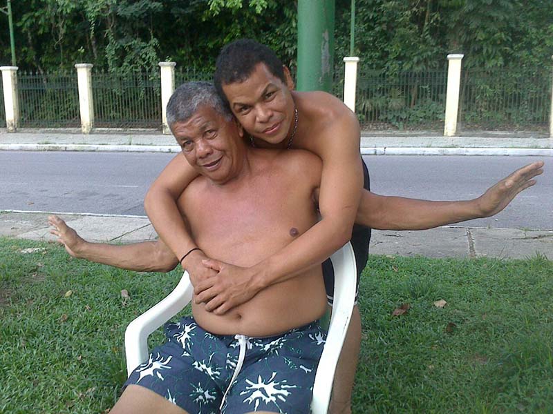 
        
            DOL homenageia pais com galeria de fotos
        
    