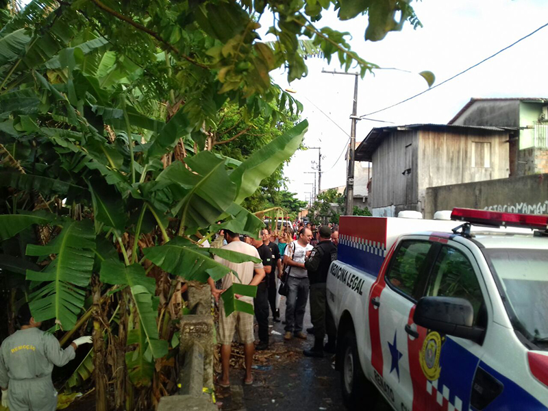 
        
            Perseguição policial acaba com 2 mortos na estrada do 40 Horas
        
    