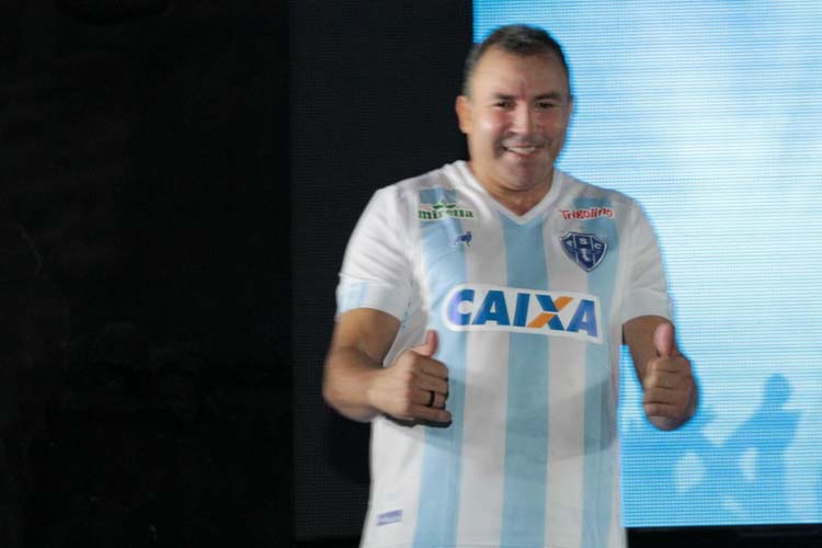 
        
            Papão lança nossos uniformes com homenagens aos campeões e deixa Brasil para depois
        
    