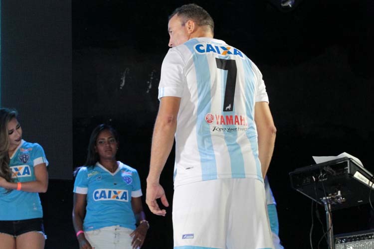 
        
            Papão lança nossos uniformes com homenagens aos campeões e deixa Brasil para depois
        
    