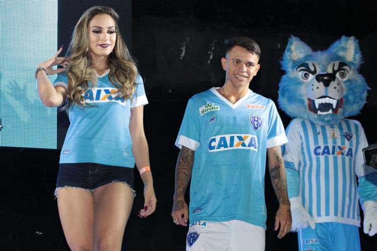 
        
            Papão lança nossos uniformes com homenagens aos campeões e deixa Brasil para depois
        
    
