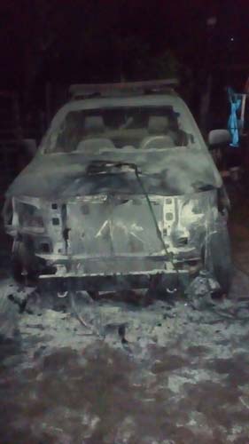 
        
            Viatura é incendia em Magalhães Barata
        
    