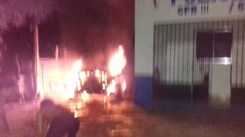 
        
            Viatura é incendia em Magalhães Barata
        
    