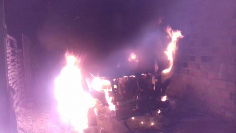 
        
            Viatura é incendia em Magalhães Barata
        
    