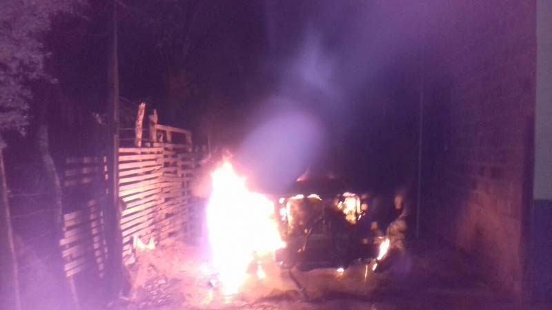 
        
            Viatura é incendia em Magalhães Barata
        
    