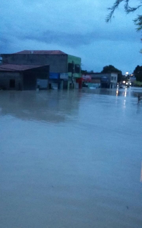 
        
            Chuva forte causa alagamentos em vários pontos de Paragominas
        
    