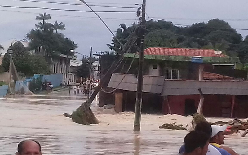 
        
            Chuva forte causa alagamentos em vários pontos de Paragominas
        
    