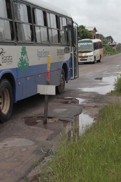 
        
            Rua com buracos causa revolta em Ananindeua 
        
    