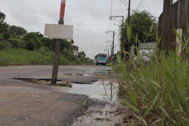 
        
            Rua com buracos causa revolta em Ananindeua 
        
    