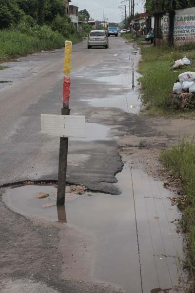 
        
            Rua com buracos causa revolta em Ananindeua 
        
    