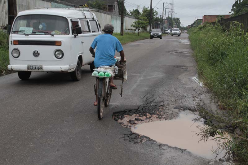 
        
            Rua com buracos causa revolta em Ananindeua 
        
    