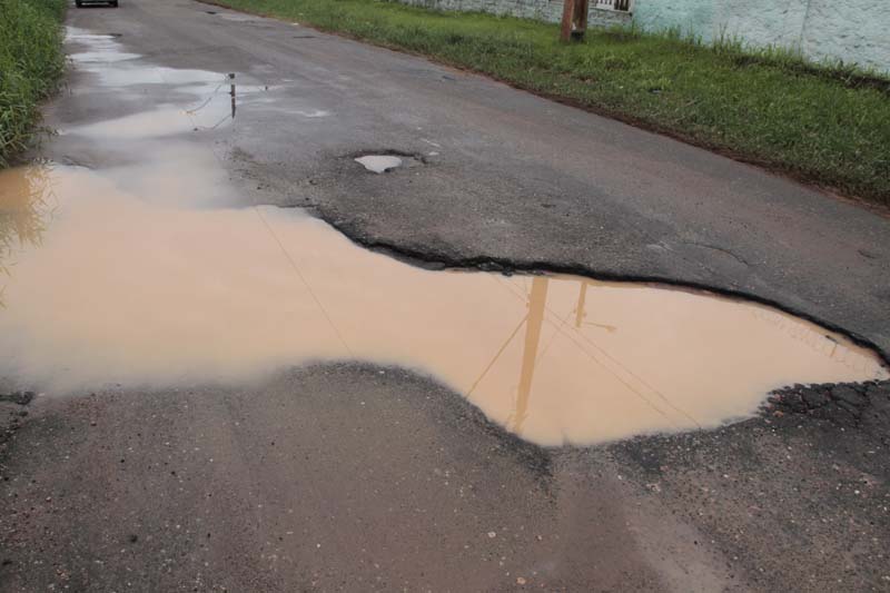 
        
            Rua com buracos causa revolta em Ananindeua 
        
    
