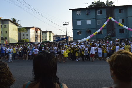 
        
            Fiéis aguardam passagem da Romaria 
        
    