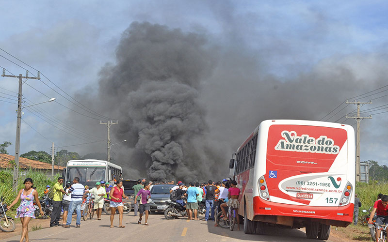 
        
            Manifestantes fecham PA-256 por reforma em rodovia
        
    