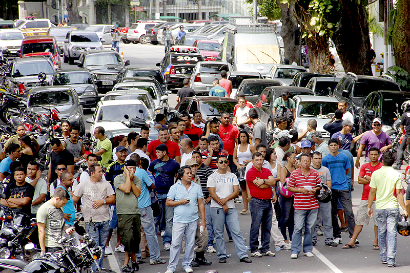 
        
            Em greve, militares protestam na avenida Nazaré
        
    