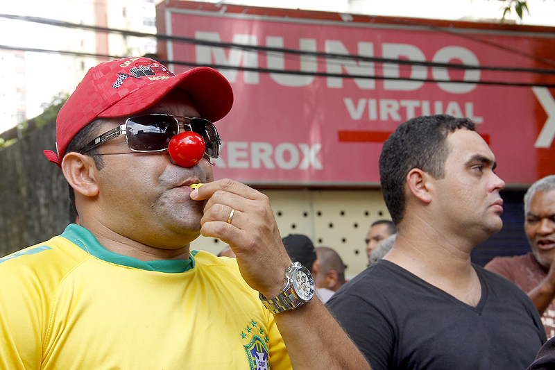 
        
            Em greve, militares protestam na avenida Nazaré
        
    