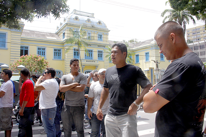 
        
            Em greve, militares protestam na avenida Nazaré
        
    
